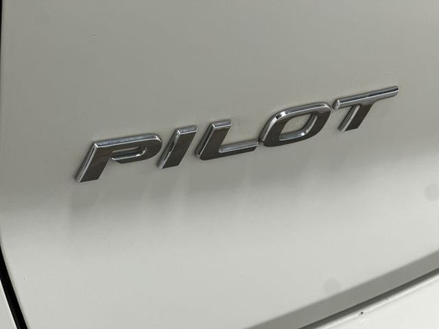 Thumbnail: 2017 Honda Pilot - 30