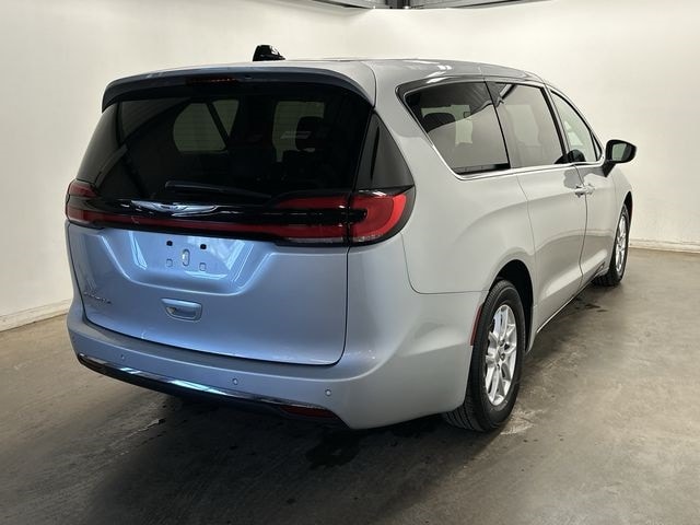 Thumbnail: 2023 Chrysler Pacifica - 36