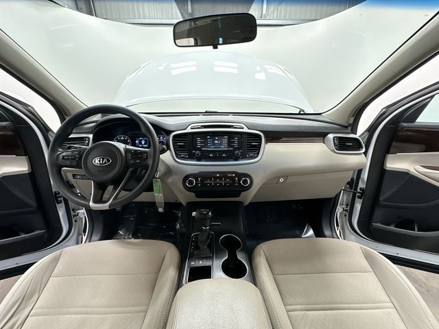 Thumbnail: 2017 Kia Sorento - 17