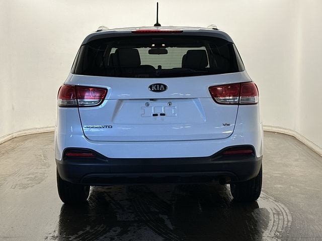 Thumbnail: 2017 Kia Sorento - 4