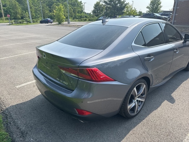 2017 Lexus IS  4