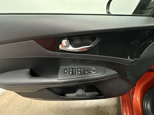 Thumbnail: 2021 Kia Forte - 17