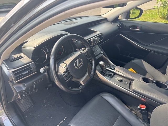 2017 Lexus IS  7