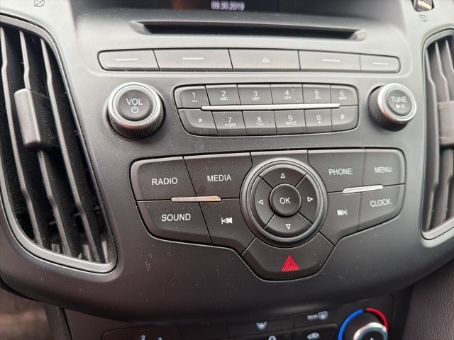 Thumbnail: 2016 Ford Focus - 17