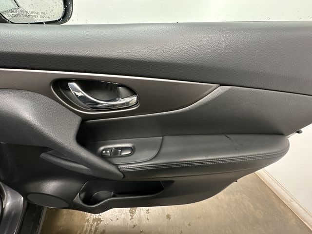 Thumbnail: 2015 Nissan Rogue - 24