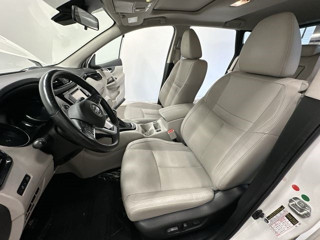 Thumbnail: 2018 Nissan Rogue Sport - 17