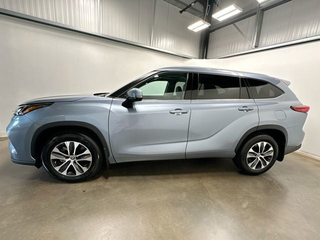 Thumbnail: 2022 Toyota Highlander - 2