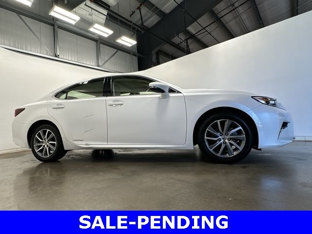 Thumbnail: 2016 Lexus ES - 3