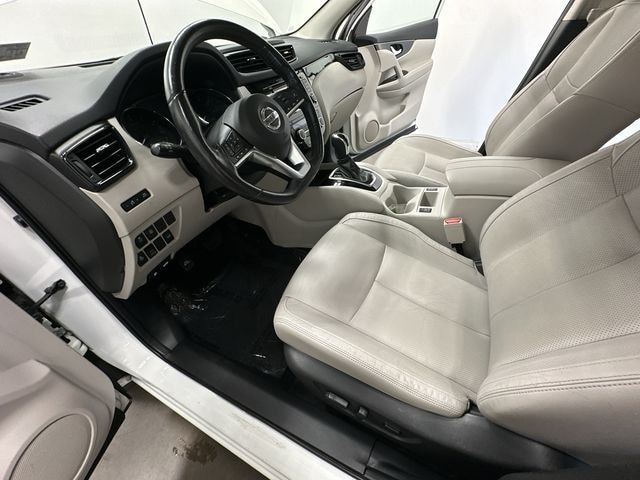 Thumbnail: 2018 Nissan Rogue Sport - 16