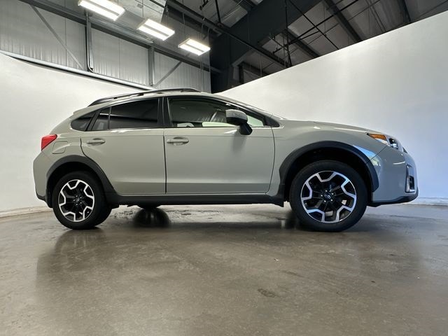 Thumbnail: 2017 Subaru Crosstrek - 3