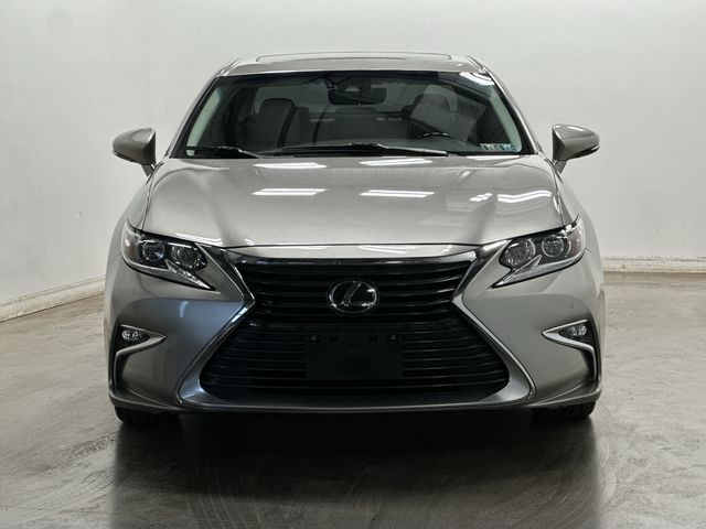 Thumbnail: 2017 Lexus ES - 32