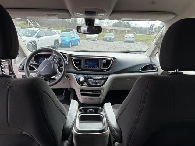 Thumbnail: 2018 Chrysler Pacifica - 19