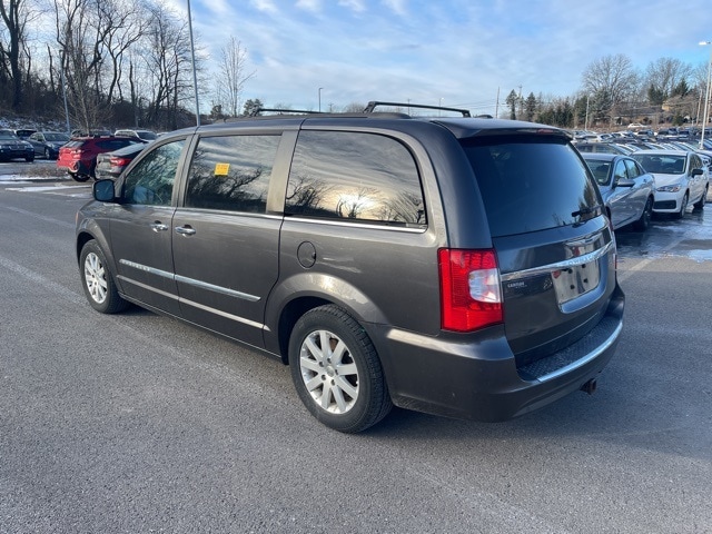 Thumbnail: 2016 Chrysler Town & Country - 13