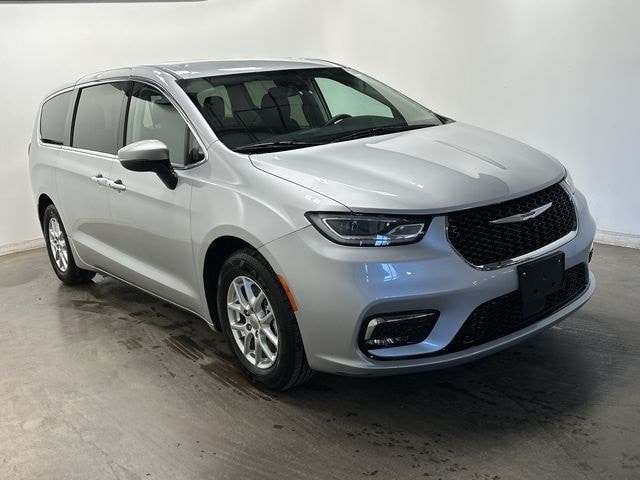 Thumbnail: 2023 Chrysler Pacifica - 34