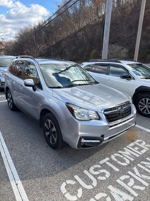 2017 Subaru Forester Premium photo 2