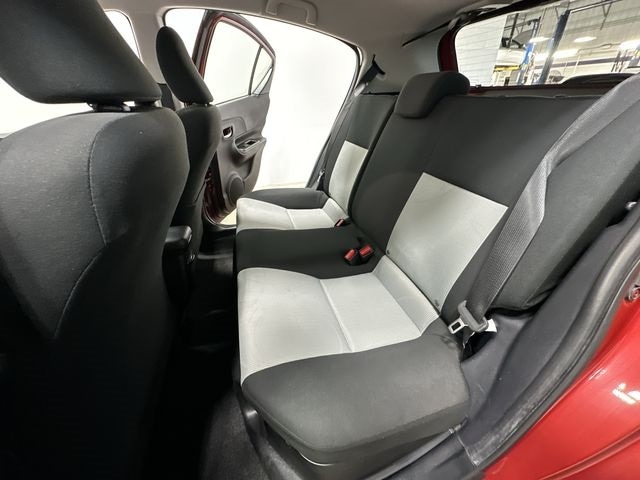 Thumbnail: 2015 Toyota Prius c - 15