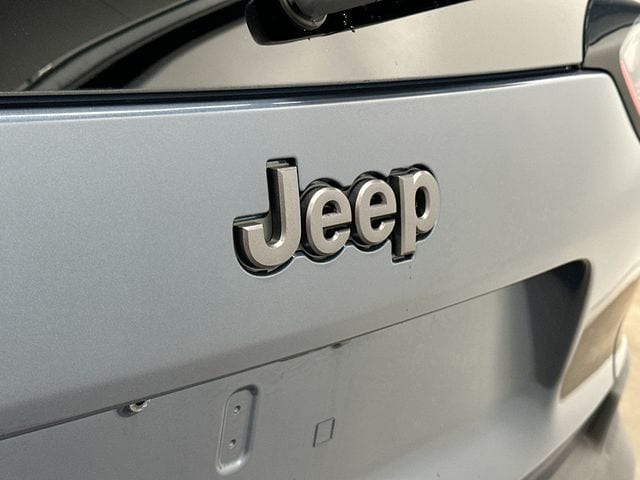 Thumbnail: 2021 Jeep Cherokee - 28