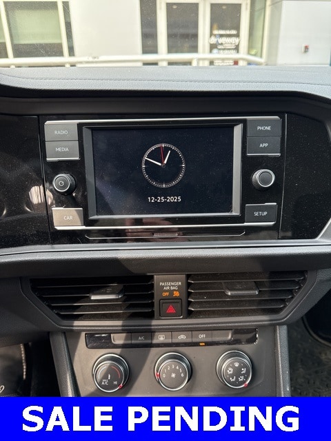 Thumbnail: 2019 Volkswagen Jetta - 18