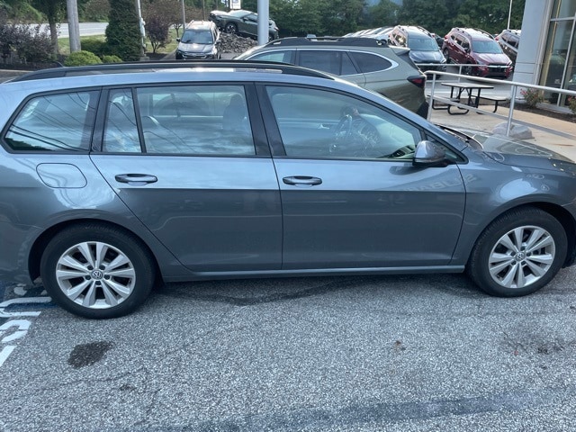 Thumbnail: 2017 Volkswagen e-Golf - 4