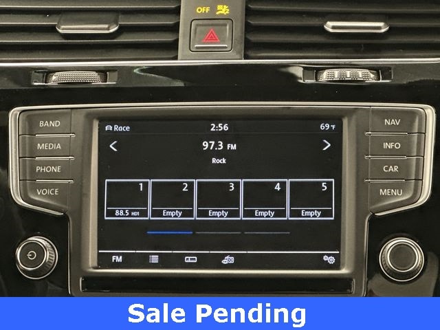 Thumbnail: 2017 Volkswagen Golf - 11