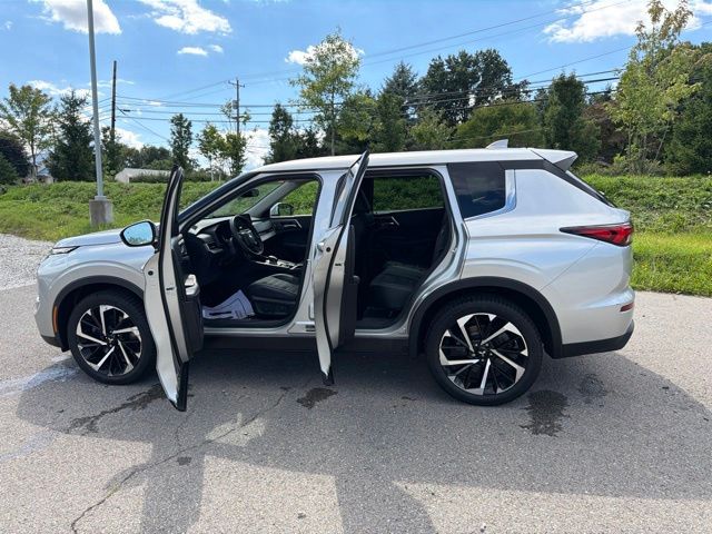 2022 Mitsubishi Outlander SE - Photo 16