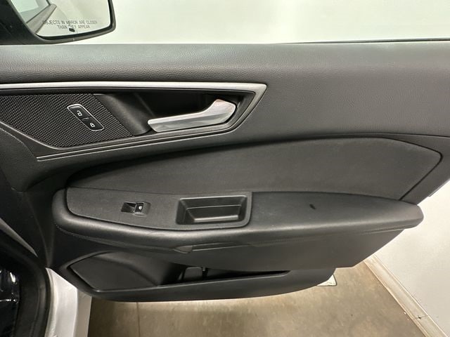 Thumbnail: 2016 Ford Edge - 21