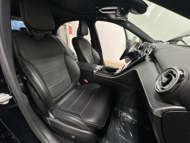 Thumbnail: 2022 Mercedes-Benz C-Class - 22