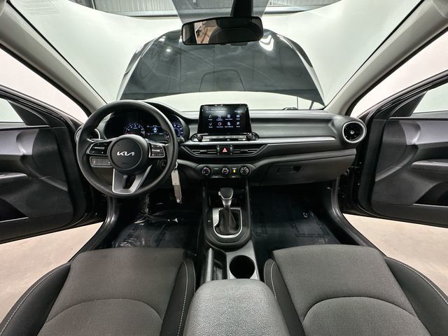 Thumbnail: 2022 Kia Forte - 18