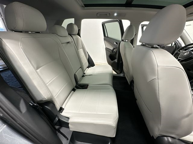 Thumbnail: 2020 Volkswagen Tiguan - 25