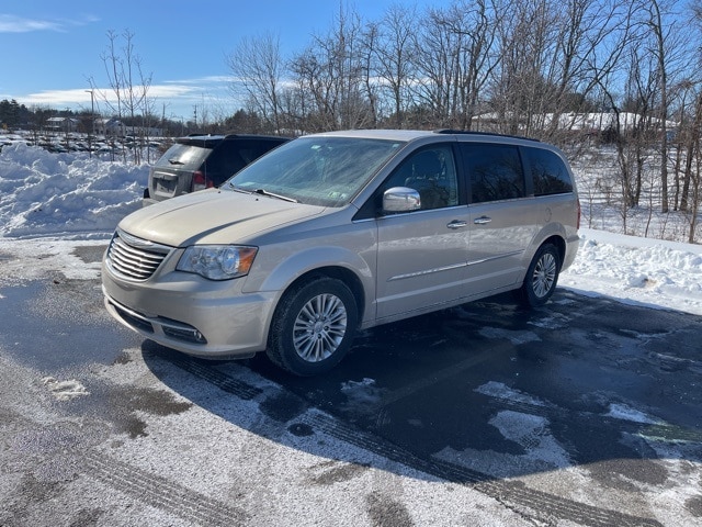 2015 Chrysler Town & Country Touring -
                  Moon Township, PA