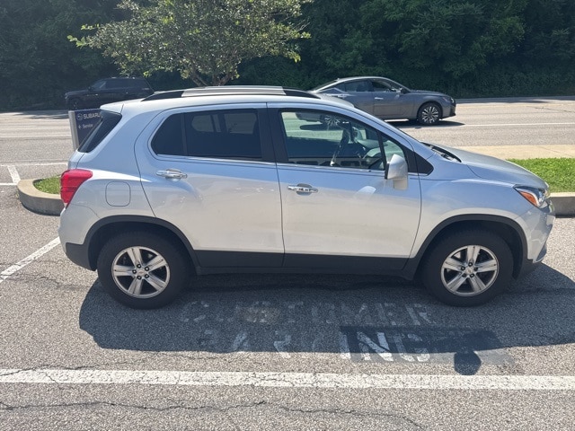 Thumbnail: 2017 Chevrolet Trax - 6