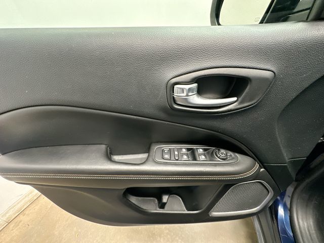 Thumbnail: 2018 Jeep Compass - 18