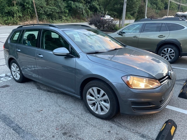 Thumbnail: 2017 Volkswagen e-Golf - 5