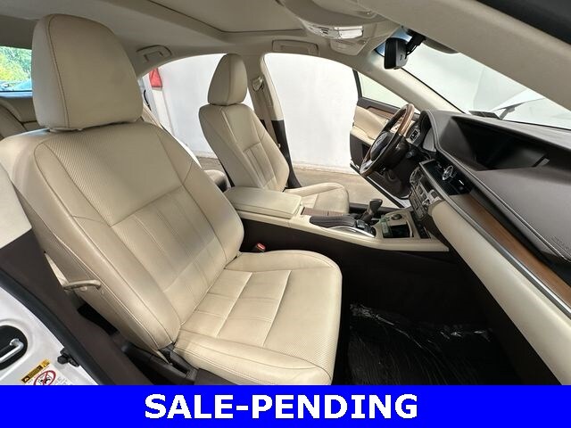 Thumbnail: 2016 Lexus ES - 24