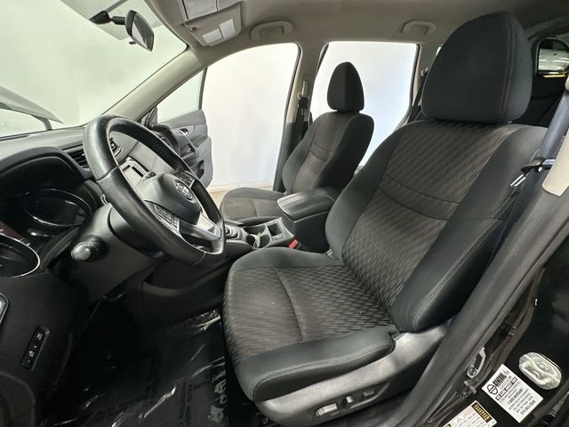 2018 Nissan Rogue SV 16
