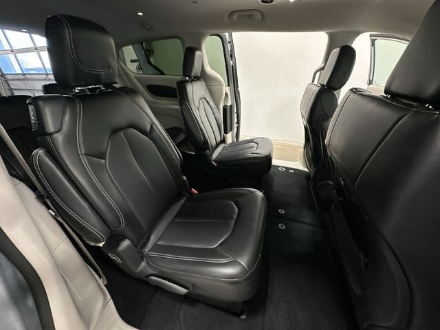 Thumbnail: 2023 Chrysler Pacifica - 25