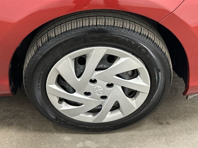 Thumbnail: 2015 Toyota Prius c - 5