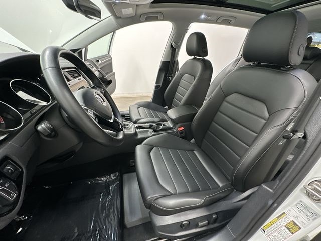 Thumbnail: 2018 Volkswagen e-Golf - 19