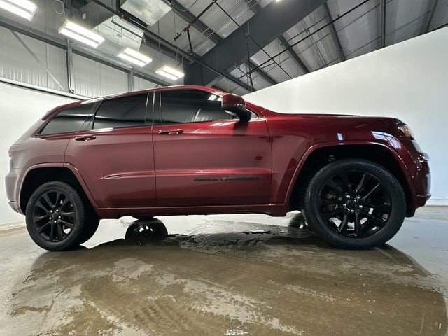 Thumbnail: 2018 Jeep Grand Cherokee - 3