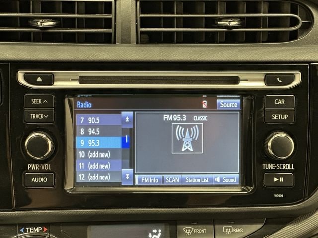 Thumbnail: 2015 Toyota Prius c - 10