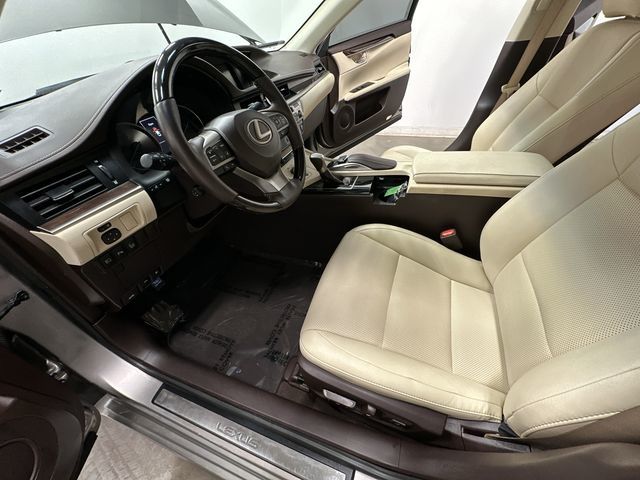 Thumbnail: 2017 Lexus ES - 18