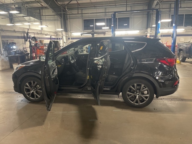 Thumbnail: 2018 Hyundai Santa Fe - 17