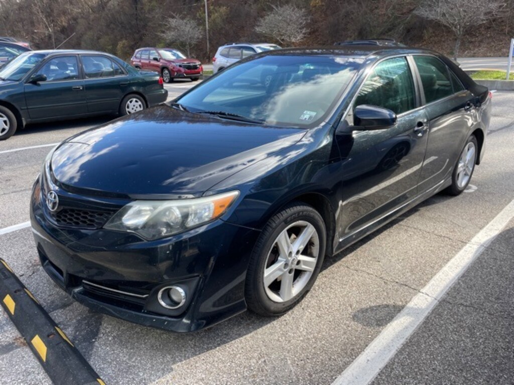 Used 2012 Toyota Camry SE Sedan