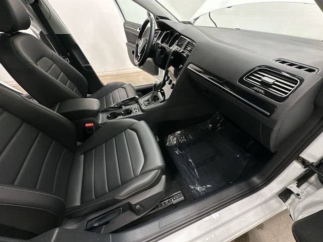 Thumbnail: 2018 Volkswagen e-Golf - 23