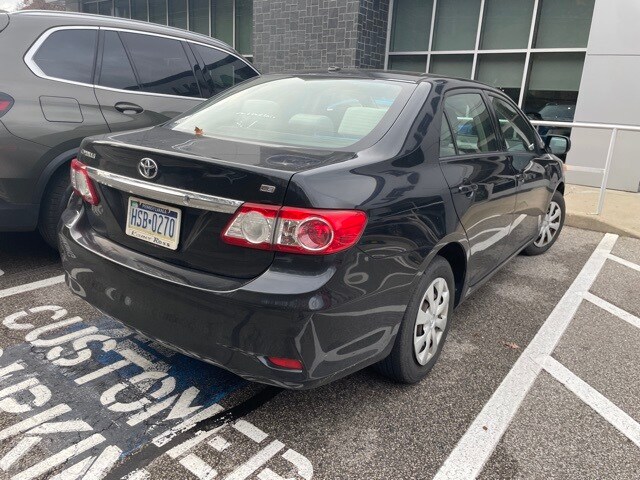 2011 Toyota Corolla LE photo 4