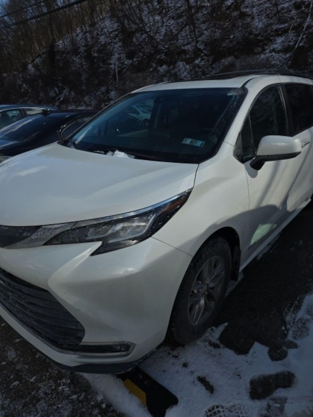 Used 2021 Toyota Sienna XLE Van