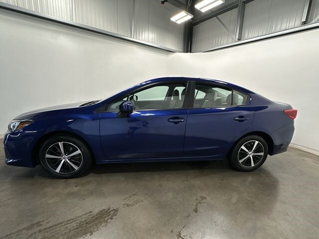 2023 Subaru Impreza Premium photo 2