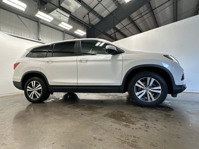 Thumbnail: 2017 Honda Pilot - 3