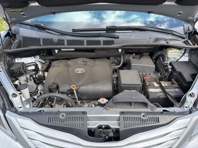 Thumbnail: 2017 Toyota Sienna - 4