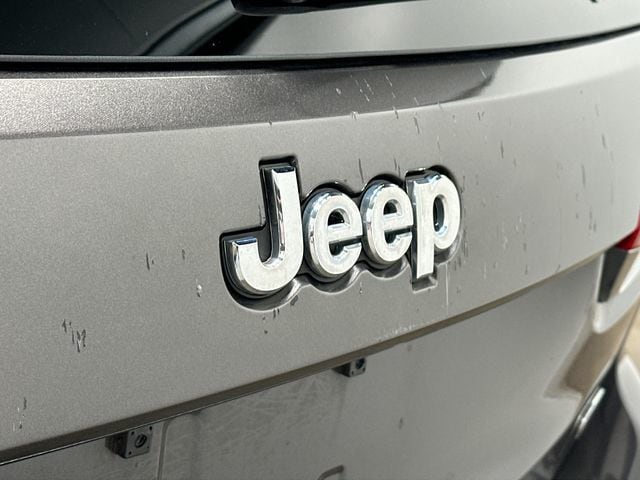 Thumbnail: 2018 Jeep Grand Cherokee - 30